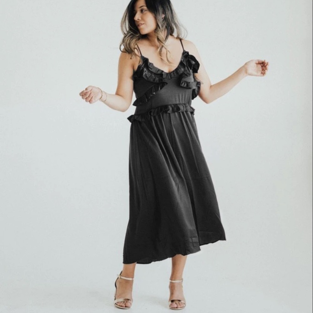 "Elenora" Midi Ruffle Dress Carly Jean BLACK L